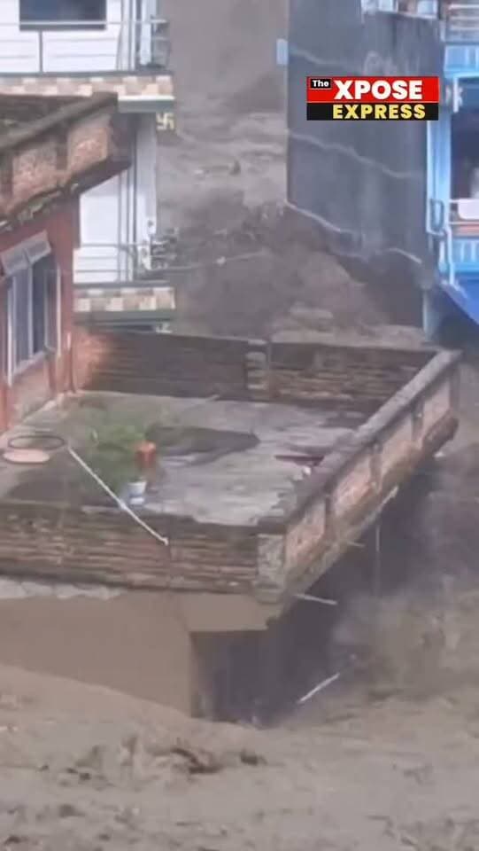 फिर आई तबाही... नेपाल में एक बार फिर हालात बिगड़ते नजर आ रहे हैं। बाढ़ के तेज बहाव में घर तिनकों की तरह बहते दिखाई दे रहे हैं, जबकि लोगों के बीच दहशत का माहौल है। इस बीच तबाही का एक वीडियो सोशल मीडिया पर तेजी से वायरल हो रहा है। वीडियो कब और कहां का है, इसकी स्वतंत्र पुष्टि अभी नहीं हुई है।
ऐसे ही हर अपडेट के लिए जुड़े रहिए The Xpose Express के साथ।
#Nepal #NepalFlood #Flood #NepalNews #ViralVideo FloodNews BreakingNews TheXposeExpress GwaliorNews https://instagram.com/thexposeexpress