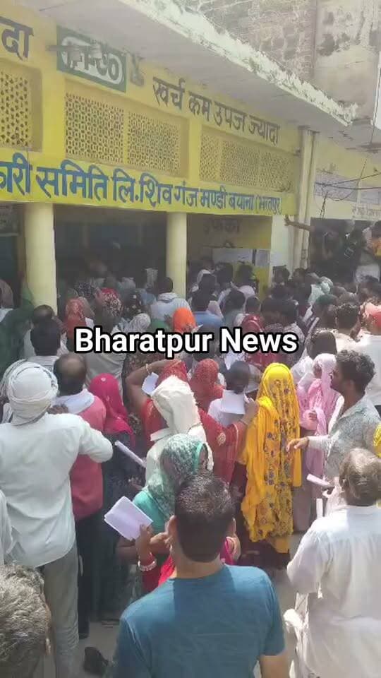बयाना में खाद लेने के लिए चले लात घूंसे