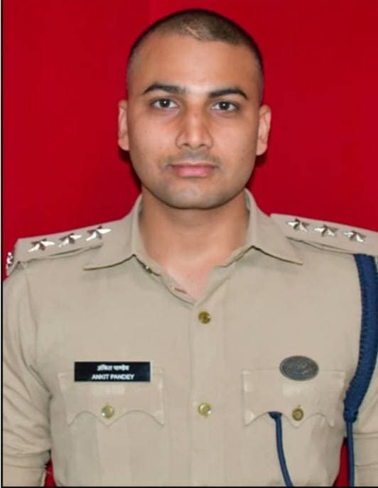 जम्मू: माश्का सेवा – II में CISF कर्मियों के बीच फायरिंग, 4 जवानों की मौत
#viralpost #BreakingNews #jk #himachalpradesh