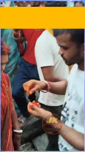 गर्लफ्रेंड से मिलने गया था प्रेमी, लोगों ने रंगे हाथ पकड़ा और मौके पर ही करा दी शादी! #news #bihar
