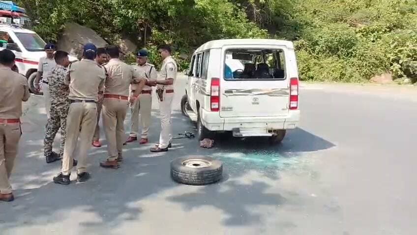 विंध्य का सबसे बड़ा बड़ा गांजा तस्कर आदित्य मिश्रा को घेरा बंदी कर पुलिस वाहन को रोकर फायर कर छोड़ा ले गए बदमास , उड़ीसा पुलिस लेकर आ रही थी रीवा