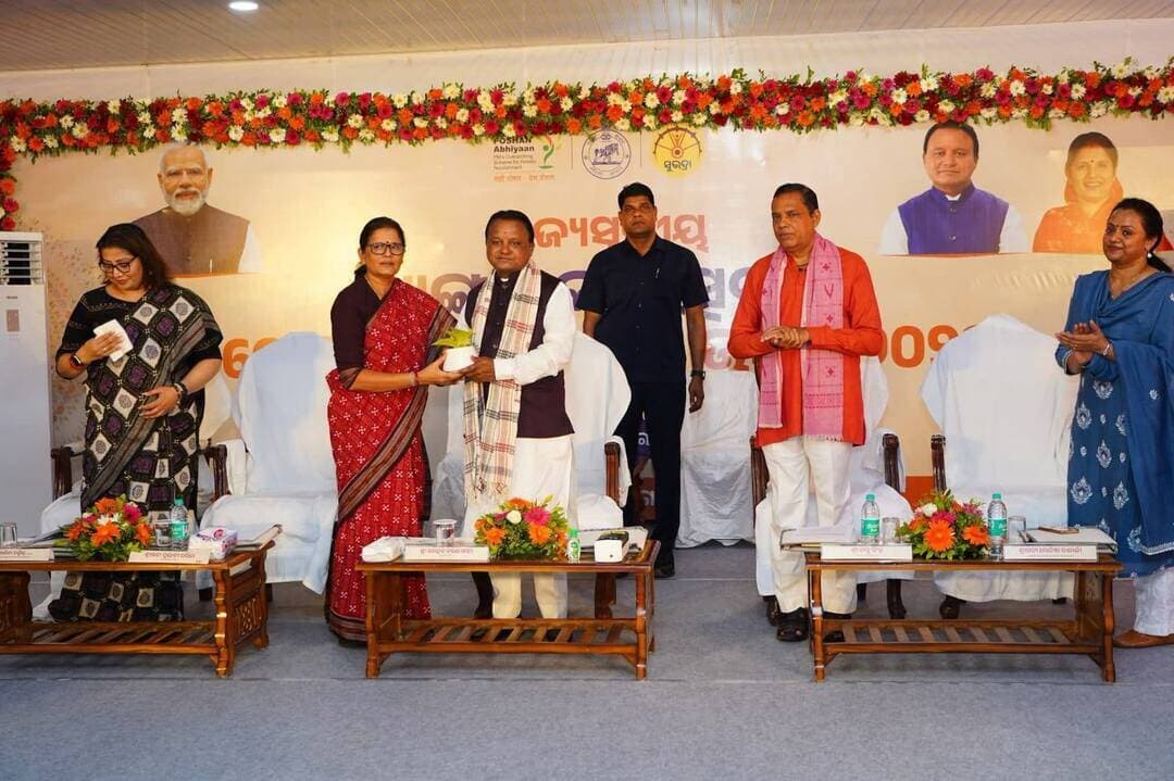 ଆଜି ରାଜଧାନୀ ଭୁବନେଶ୍ୱରର ବରମୁଣ୍ଡାଠାରେ ରାଜ୍ୟସ୍ତରୀୟ ‘ଆଙ୍ଗନ କା ଉତ୍ସବ’ ଓ ‘ପୋଷଣ ମାସ ପାଳନ ଉତ୍ସବ’ କାର୍ଯ୍ୟକ୍ରମ ଅବସରରେ ମାନ୍ୟବର ମୁଖ୍ୟମନ୍ତ୍ରୀ ଶ୍ରୀ ମୋହନ ଚରଣ ମାଝୀଙ୍କୁ ସ୍ୱାଗତ ଜଣାଇଥିଲେ ।