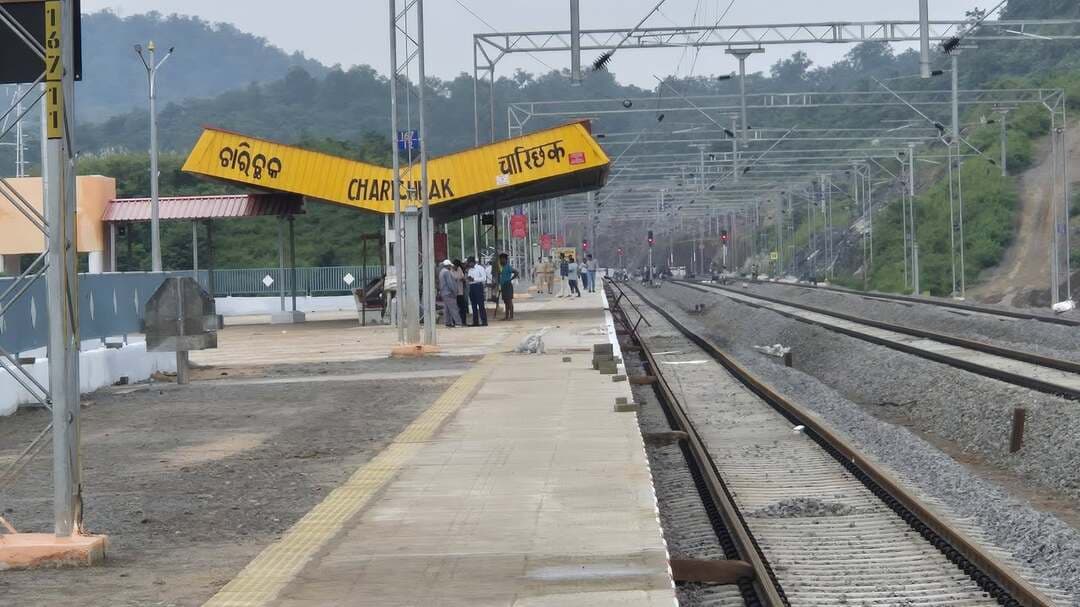 ପୁରୁଣାକଟକ-ଚାରିଛକ ରେଳ ଷ୍ଟେସନର ହେବ CRS
ଖୋର୍ଦ୍ଧା ବାଲାଙ୍ଗର ରେଳ ଲାଇନର ବୌଦ୍ଧ ଜିଲ୍ଲାର ପୁରୁଣାକଟକ ରେଳ ଷ୍ଟେସନରୁ ଚାରିଛକ ରେଳ ଷ୍ଟେସନ ପର୍ଯ୍ୟନ୍ତ ୧୩ କିମି ରେଳ ରାସ୍ତାର ହେବ CRS
ତା ପୂର୍ବରୁ ଦେଖନ୍ତୁ ଚାରିଛକ ରେଳ ଷ୍ଟେସନର ଦୃଶ୍ୟ
#IndianRailway #RailwayLineUpdate
#CharichhakRailwayStation #RailwayTunnel #TunnelNo7
#LatestRailwayInformation #OdishaTour #OdishaTourUpdate
#OdiaGKUpdate #OdishaRailway
#RailwaySignal #CRS #RailwayCRS