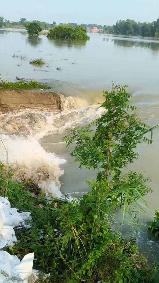 रिंग बांध टूटने से मचा हाहाकार, गांवों पर मंडराया बाढ़ का खतरा!