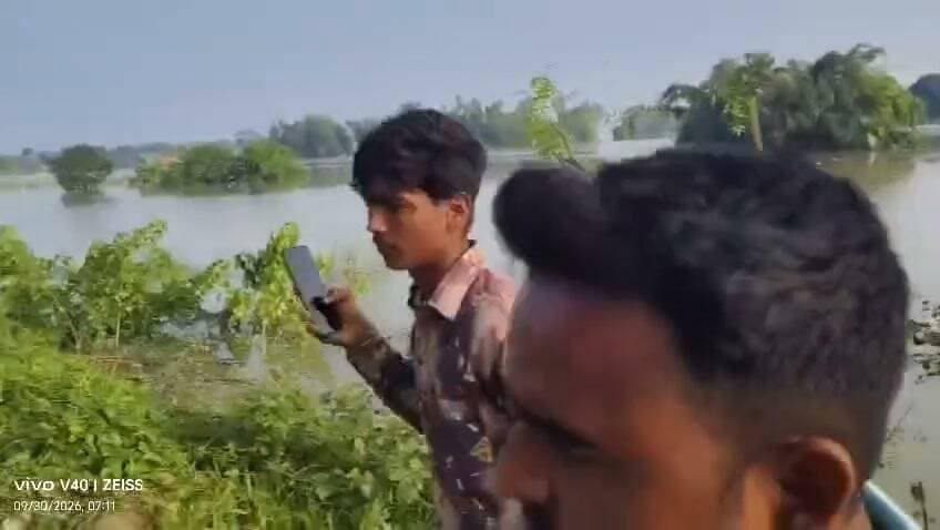 बैकुंठपुर में टूटा रिंग बांध, गांवों में मचा हड़कंप!