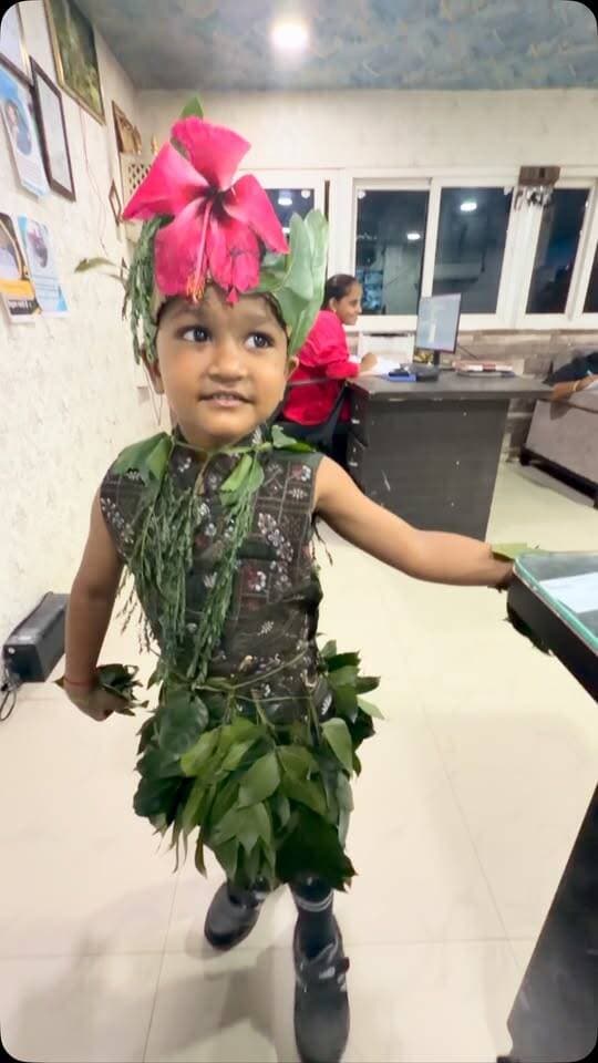 लोचो जी का नया अंदाज़ 😄🔥
आदिवासी लुक में एकदम अलग और देसी अवतार! 🌿🪶
देखिए लोचो जी का ये नया अंदाज़ ❤️
#LochoJi #NewLook #AdivasiLook #DesiSwag #FunnyReels ViralReels PRFamily JaiBihar