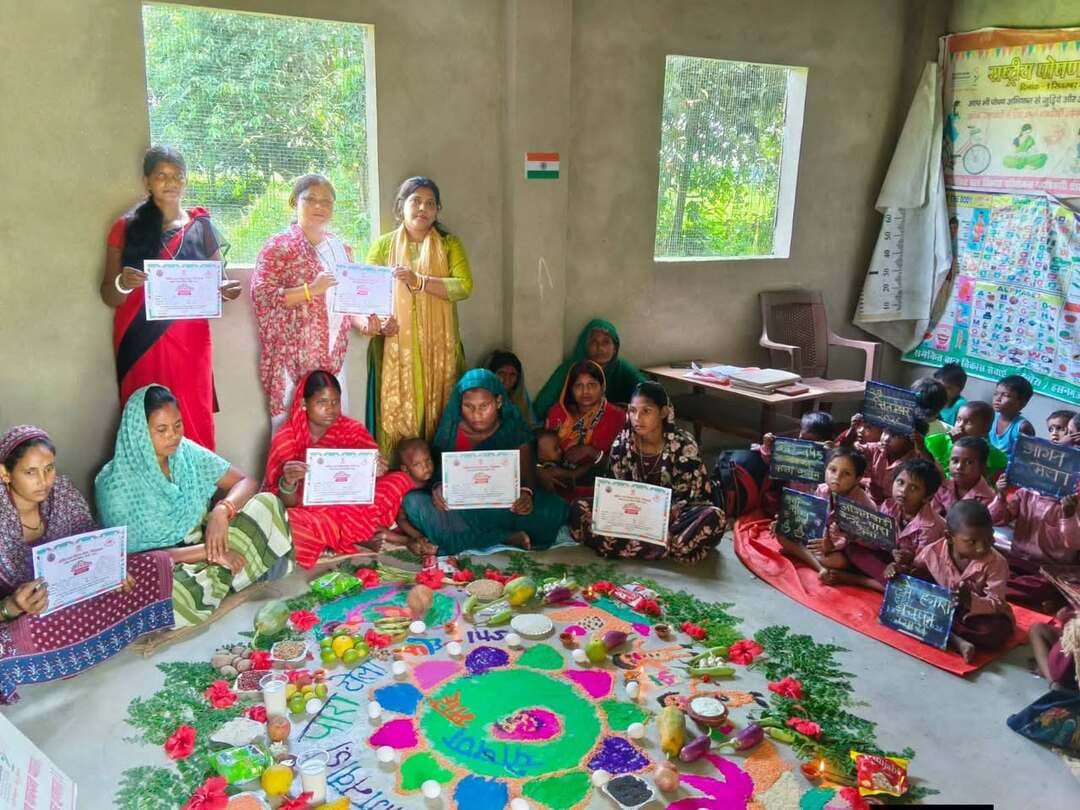 कटिहार के विभिन्न आंगनवाड़ी केंद्रों पर ‘आंगन का मिलन’ कार्यक्रम के तहत बच्चों, माताओं एवं समुदाय की सहभागिता से पोषण और स्वास्थ्य के प्रति जागरूकता का संदेश दिया गया।
पौष्टिक खाद्य पदार्थों की प्रदर्शनी, रंगोली एवं जागरूकता गतिविधियों के माध्यम से सुपोषण की ओर सामूहिक भागीदारी को बढ़ावा दिया गया।
Information & Public Relations Department, Government of Bihar CMO Bihar Samrat Choudhary
#AanganKaMilan #AanganKaMilanBihar #कटिहार #आंगनवाड़ी #सुपोषितबिहार