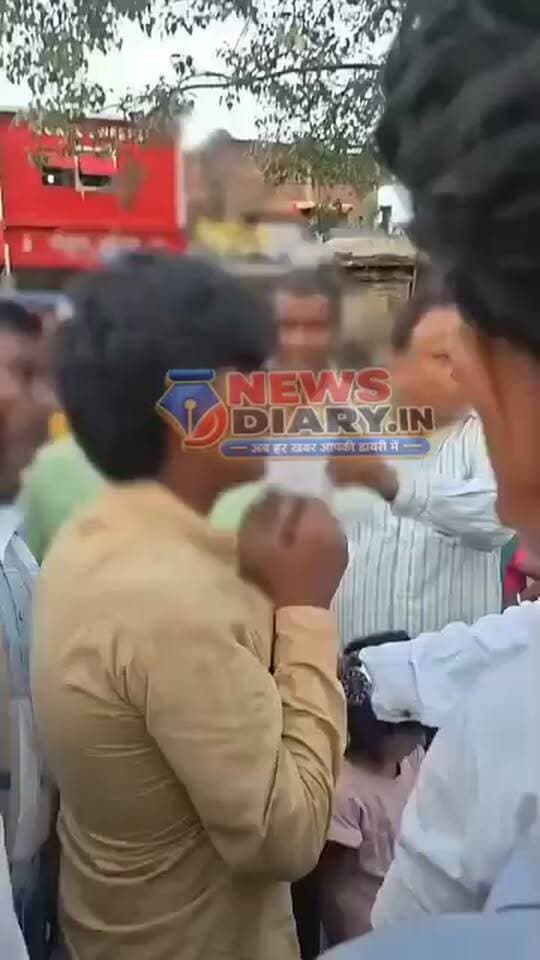 जयनगर के पेठियाबागी बाजार में मोबाइल चोरी करते एक युवक को ग्रामीणों ने दबोचा,पुलिस को सौंपा।
#KodermaNews