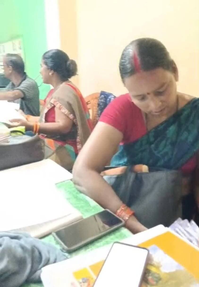 सुपौल में DM सावन कुमार का भ्रष्टाचार पर बड़ा प्रहार; ICDS दफ्तर में लाइव रिश्वत वसूली मामले में बड़ा एक्शन : LS संगीता कुमारी छातापुर से तत्काल हटाई गईं, CDPO को तीन दिनों में जांच कर शोकॉज समर्पित करने के निर्देश
📍 LS ने ICDS दफ्तर में रुपये लेने की बात स्वीकारा; बचाव में पक्ष रखते कहा था- उधार के पैसे लिए थे
📍CDPO ने कहा था- मामले की जानकारी तक नहीं है
📍जिलाधिकारी ने ICDS के निदेशक को भी लिखा संबंधित पत्र