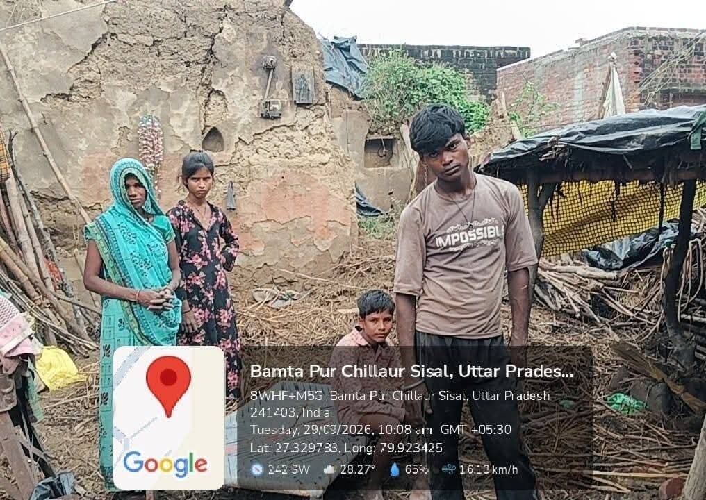 सांडी में बारिश के बीच गिरा रामखिलावन का मकान, परिवार हुआ बेघर
हरदोई। थाना सांडी क्षेत्र के विकासखंड सांडी की ग्राम पंचायत बमटापुर के अर्जुन पुरवा गांव में रामखिलावन का मकान गिर गया। मकान गिरने से परिवार के सामने रहने की समस्या खड़ी हो गई है और वह बेघर हो गए हैं।
पीड़ित परिवार ने प्रशासन से मामले का संज्ञान लेकर मौके का निरीक्षण कराने तथा आवास एवं अन्य आवश्यक सहायता उपलब्ध कराने की मांग की है। स्थानीय लोगों ने भी प्रशासन से पीड़ित परिवार की मदद करने की अपील की है।