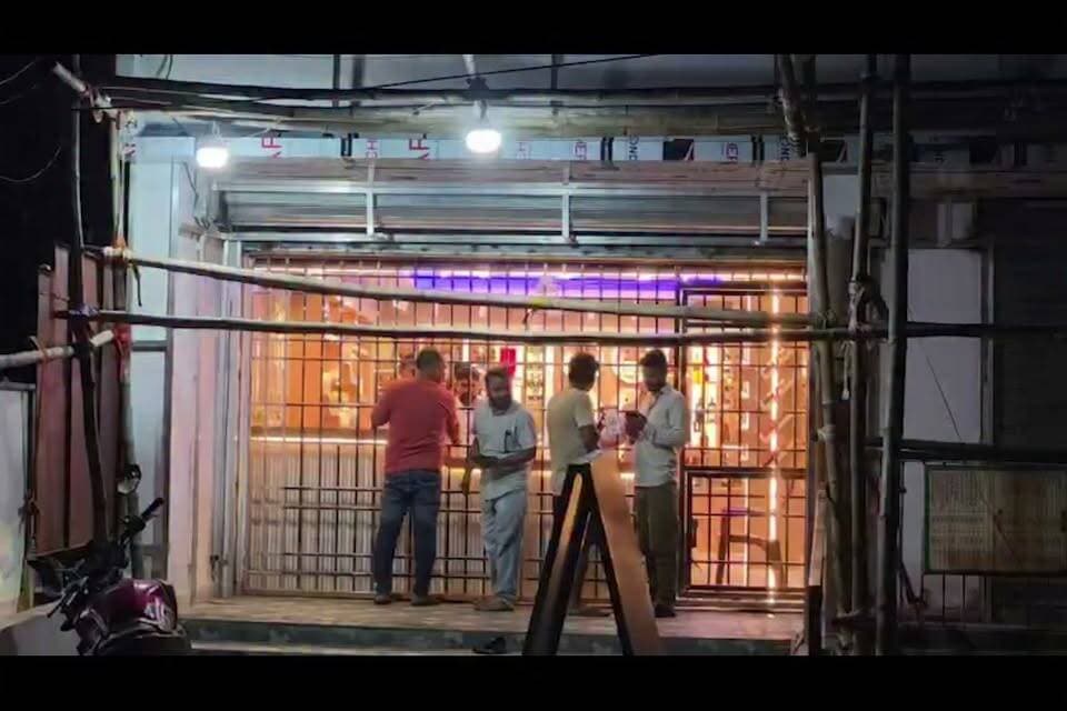बोकारो : सरकारी शराब दुकान में डुप्लीकेट शराब का आरोप, हंगामा
#bokaro #bokaronews #duplicateliquor #liquorallegation #liquorshop #governmentliquorshop