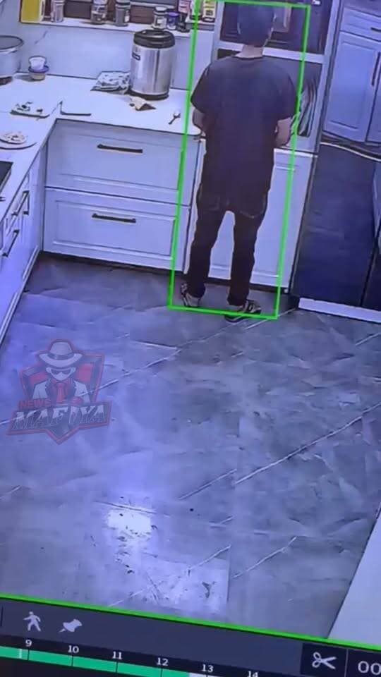 🚨 देहरादून में भाजपा पार्षद के घर नशीला पदार्थ देकर लूट का आरोप, CCTV से खुलासा
देहरादून के विजय पार्क क्षेत्र में भाजपा पार्षद अमिता सिंह के घर कथित तौर पर खाने में नशीला पदार्थ मिलाकर लूट किए जाने का मामला सामने आया है। घटना के बाद सामने आए CCTV फुटेज के आधार पर पुलिस जांच में जुटी है।
बताया जा रहा है कि करीब 20 दिन पहले घर में रखा गया घरेलू सहायक पुलिस के संदेह के घेरे में है। आरोप है कि खाने में नशीला पदार्थ मिलाए जाने के बाद परिवार के सदस्यों की तबीयत बिगड़ गई। इसी दौरान घर से सोने के आभूषण और अन्य सामान गायब मिले।
पुलिस CCTV फुटेज और अन्य साक्ष्यों के आधार पर मामले की जांच कर रही है तथा संदिग्ध घरेलू सहायक की तलाश की जा रही है।