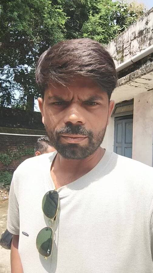 छतरपुर। जनपद कार्यालय है या फिर बियर वार रूम है