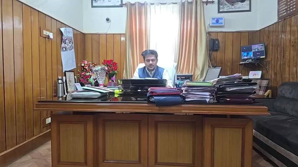-#घुमारवीं : सीर उत्सव की तैयारियां तेज, एसडीएम अभिषेक बरवाल ने पत्रकार वार्ता कर दी जानकारी ...#देखिए_लाइव...
#BrightNews #BrightNewsGhumarwin #BrightNewsGhumarwinNews #BrightNewsGhumarwinBreaking #BrightNewsSeerUtsav #BrightNewsSeerUtsav2026 #BrightNewsSDMAbhishekBarwal #BrightNewsAbhishekBarwal #BrightNewsGhumarwinSDM #BrightNewsBilaspur #BrightNewsBilaspurNews #BrightNewsBilaspurBreaking #BrightNewsHimachal #BrightNewsHimachalNews #BrightNewsHimachalBreaking #BrightNewsHimachalFestival #BrightNewsGhumarwinFestival #BrightNewsBreakingNews #BrightNewsTodayNews #BrightNewsLatestNews