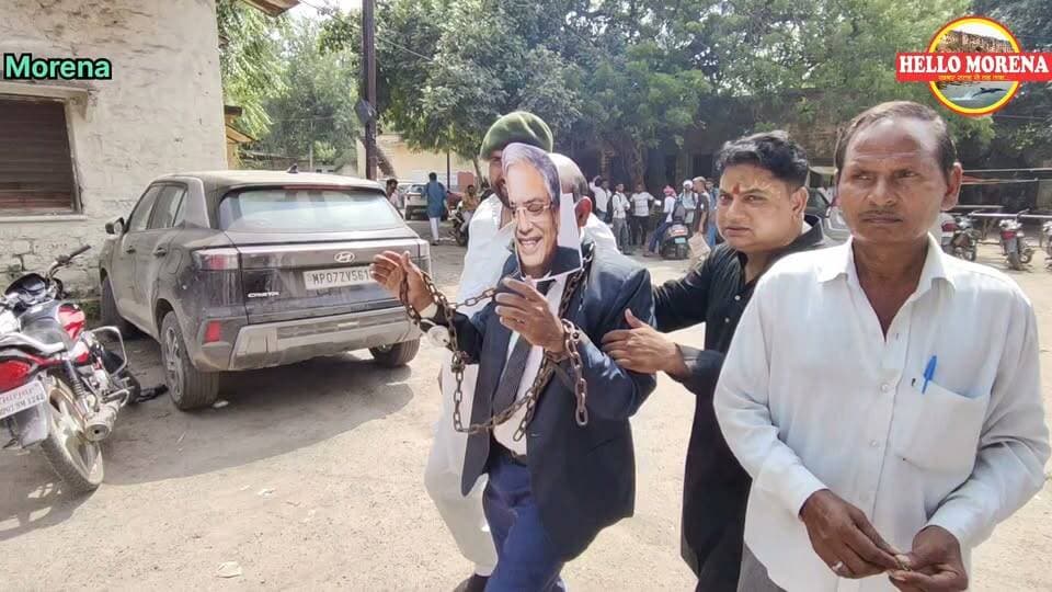 ज्ञानेश कुमार के स्वरूप को जंजीरों में जकड़कर लाये कांग्रेसी, किसे कहा मोदी का पालतू और किसे तड़ीपार, देखिये👇