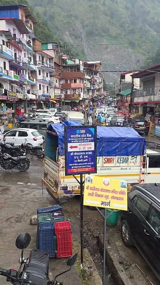 Live: केदारनाथ यात्रा पड़ाव सोनप्रयाग,, बारिश में बरसाती का सहारा!!