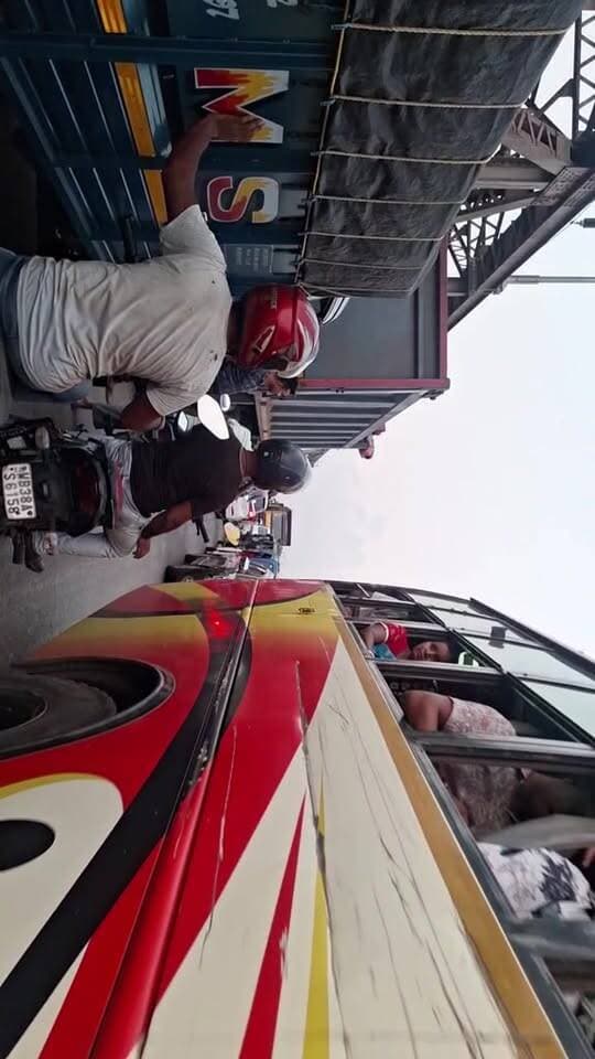 চলছে দুর্গাপুর ব্যারেজের রাস্তা সংস্কারের কাজ, ফলে ব্যাপক যানজট বাঁকুড়া-রানীগঞ্জ ৬০ নাম্বার জাতীয় সড়কে