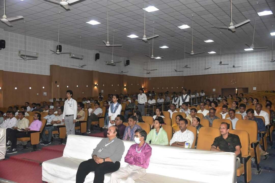 मानसिक स्वास्थ्य तथा शैक्षिक तनाव के संबंध में प्रशिक्षण कार्यक्रम आयोजित
कलेक्टर श्री दिव्यांक सिंह के निर्देश पर जिले के सभी स्कूल शिक्षा तथा उच्च शिक्षा तकनीकी शिक्षा विभाग से संबंधित संस्थाओं के संयोजकों का एक दिवसीय प्रशिक्षण कार्यक्रम मंदसौर में आयोजित किया गया 30 सितंबर को कुशाभाऊ ठाकरे प्रेक्षा ग्रह में प्रशिक्षण आयोजित किया गया।
#मंदसौर
#Mandsaur