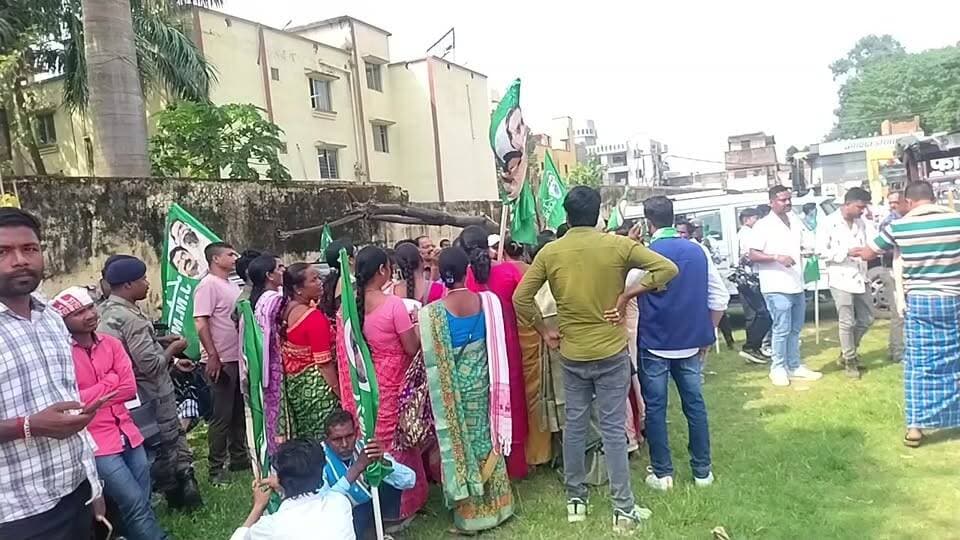 SIR के खिलाफ JMM का हल्लाबोल!
रांची में लोक भवन घेराव
#JMM #SIR #Jharkhand #Ranchi #LokBhawan #GyaneshKumar #HemantSoren #PMModi #JharkhandPolitics #PoliticalNews #BreakingNews #LatestNews #RanchiNews #LoktantraBharat
