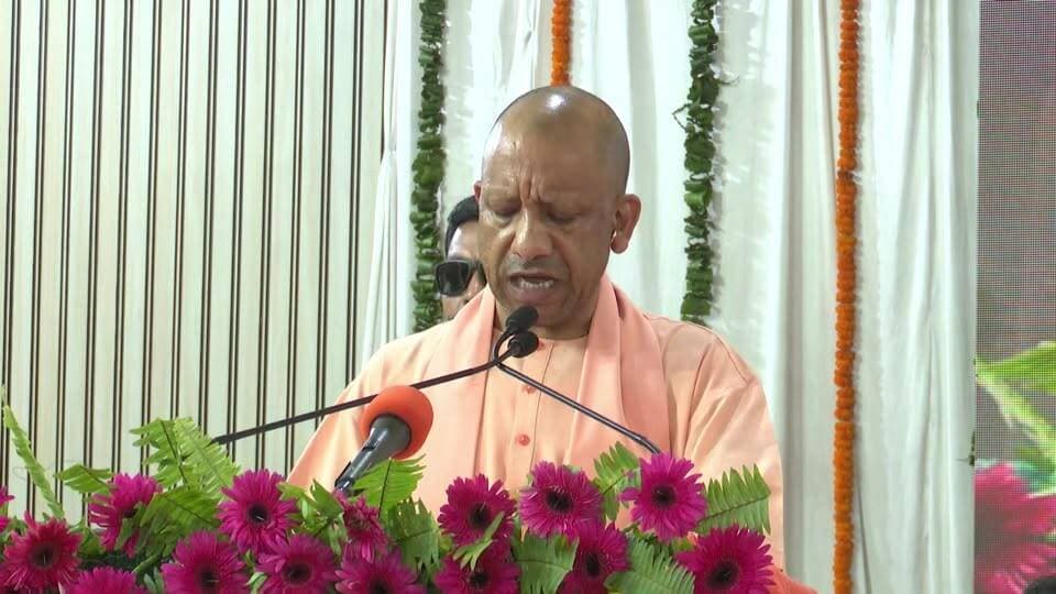 गोरखपुर में दिव्यांगजन को उपकरणों का वितरण कार्यक्रम LIVE