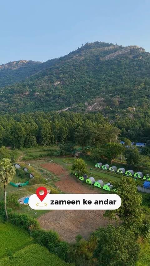 🌿 Zameen ke andar resort? 😱
Dhanbad se sirf 2 ghante door mil raha hai ye UNIQUE experience! 🏕️
📍 Pataal Ghar, Sunkupi Village, Matha Forest, Purulia
🏕️ Hobbit tent – ₹800*
🍳 Breakfast + Lunch included
🏡 Hobbit House – ₹1,350*
❄️ AC Room – ₹1,200*
🍗 Sal Patta Chicken – ₹800/kg*
Nature, stay, food aur adventure — sab ek hi jagah! 😍
📌 Save & Share this reel with your travel buddies ❤️
☎️6289382277
#dhanbad #resort #purulia #jharkhand #dhanbadlover
Puruliatravel hobbithouse