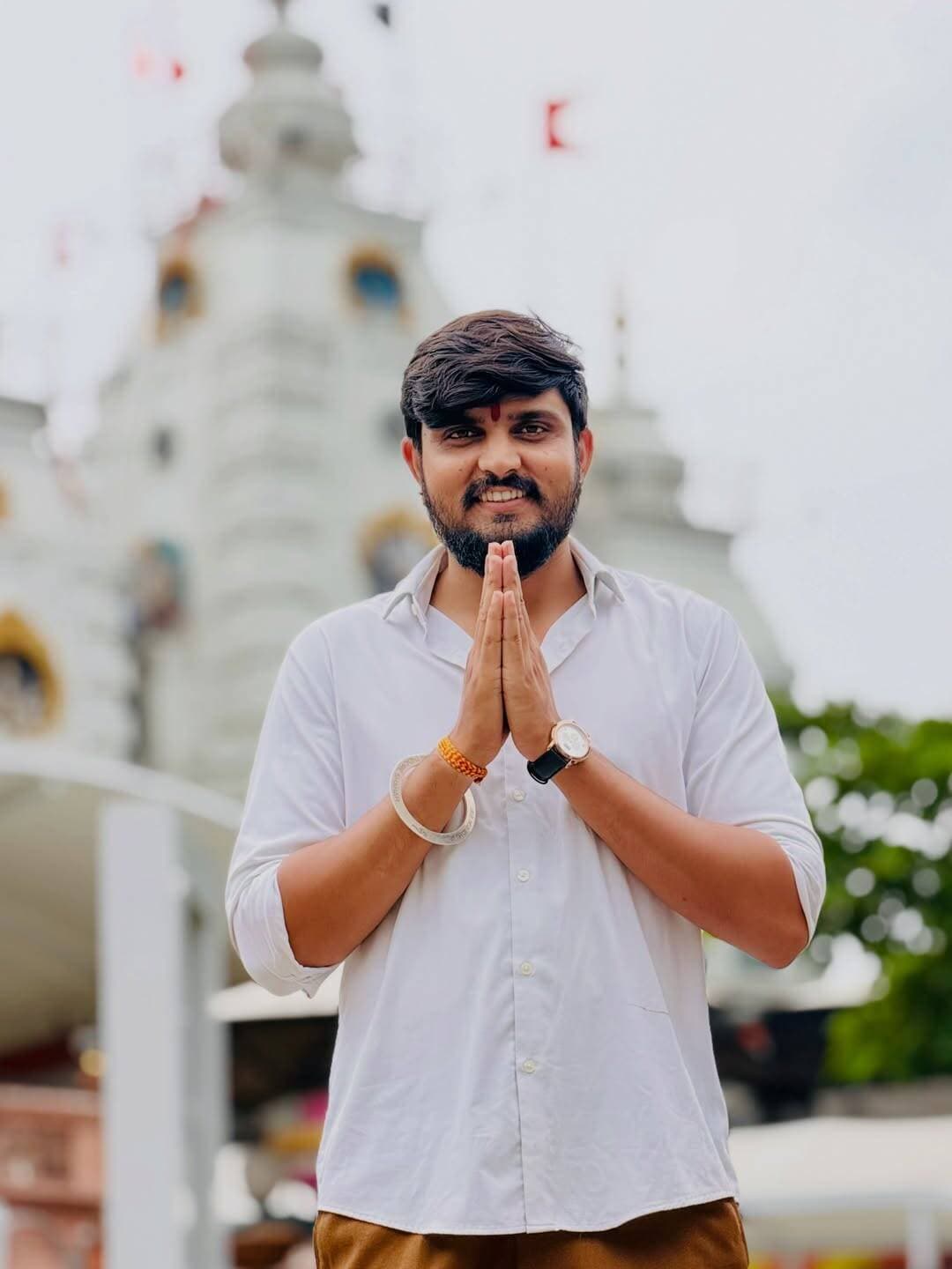 🙏❤️ जय श्री खजराना गणेश ❤️🙏
हे बप्पा…
आपकी कृपा हर घर पर बनी रहे,
हर संकट दूर हो, हर मनोकामना पूरी हो
और बप्पा हम सभी की हमेशा रक्षा करें। 🙏🌺
खजराना गणेश जी की जय! 🚩
गणपति बप्पा मोरया! 🙏✨
📍 श्री खजराना गणेश मंदिर, इंदौर
🙏 कमेंट में “गणपति बप्पा मोरया” जरूर लिखें।
❤️ बप्पा का आशीर्वाद अपने अपनों तक पहुँचाने के लिए पोस्ट Share करें।
📲 अपने इंदौर से जुड़े रहने के लिए Follow @indoreshahar