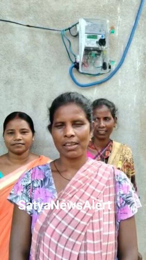International Hockey Player Kiran Ekka’s Home Finally Gets Electricity After Years in Darkness!
An inspiring development from Sundargarh’s Nuagaon block.
International hockey player Kiran Ekka, an Adivasi sporting talent from Limida Gram Panchayat, had been living with her family in a home without an electricity connection despite representing India at the international level.
After learning about her situation, Biramitrapur MLA Rohit Joseph Tirkey took steps to address the issue. On Wednesday, an electricity meter was installed at Kiran’s home and power supply was finally connected.
The moment brought happiness to Kiran and her family. Local residents, sports lovers and various organisations have appreciated the initiative.
From international hockey to a home finally filled with light — a small connection bringing a big change.
Limida, Nuagaon, Sundargarh
September 30, 2026 | SatyaNewsAlert
#KiranEkka #InternationalHockey #HockeyPlayer #Sundargarh #Biramitrapur #Nuagaon #Odisha #AdivasiTalent #OdishaHockey #WomenInSports #SportsNews #ElectricityConnection #SatyaNewsAlert #Reels #OdishaNews