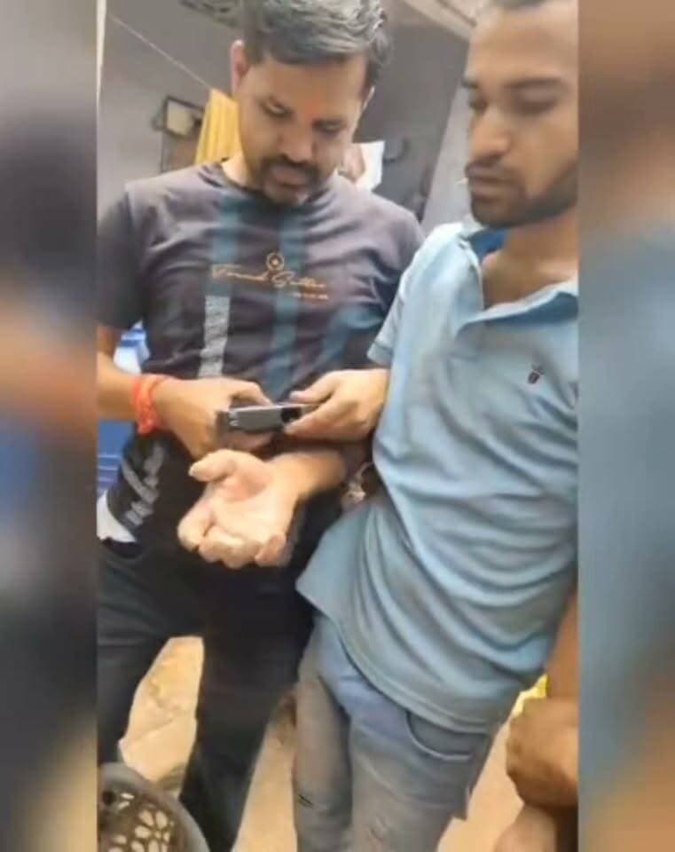 गुजरात में जहरीली शराब कांड में फरार तस्कर को ANTF ने किया गिरफ्तार ।
Vikas Kumar IPS Rajasthan Police Barmer Police Balotra Police