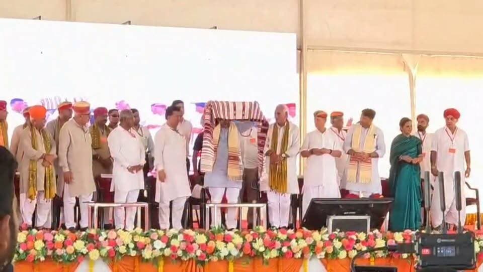 बाड़मेर मुख्यमंत्री भजनलाल शर्मा पहूंचे बाछड़ाऊ
Bhajanlal Sharma BJP Rajasthan BJP Barmer CMO Rajasthan K.K. Vishnoi Swaroop Singh Khara Dr Priyanka Chaudhary