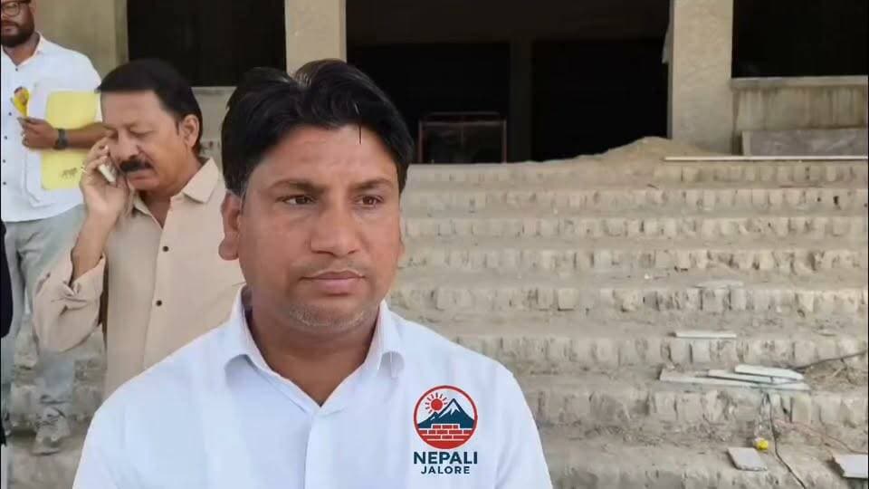नगर परिषद सभापति बंशीलाल माली बोले- टाउन हॉल निर्माण में लापरवाही बर्दाश्त नहीं होगी, नोटिस देकर कार्यवाही करेंगे, आयुक्त शिवपालसिंह बोले- पूर्व में संवेदक को नोटिस दिए, लेकिन वापस जवाब नहीं मिले...?