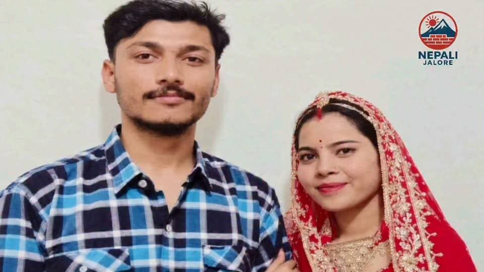 छत से गिरकर महिला की मौत, ससुराल वालों पर FIR : जालोर के भाद्राजून में ससुराल के घर के पीछे घायल मिली नेतल की 11 दिन इलाज के बाद 24 सितंबर को गुजरात के मेहसाणा में मौ#त हो गई। पिता नेनाराम गर्ग ने पति समेत ससुराल पक्ष के 5 लोगों पर दहेज के लिए प्रताड़ित करने और ह#त्या का आरोप लगाया। रिपोर्ट के अनुसार, ससुराल वाले नेतल पर मायके से 20 लाख रुपए लाने का दबाव बना रहे थे और उसने जान का खतरा बताया था। पिता का आरोप है कि रात में छत से गिरने की सूचना दी गई, लेकिन घटना को लेकर संदेह है और बेटी के गहने भी शरीर पर नहीं थे। भाद्राजून पुलिस ने पति सहित पांच लोगों के खिलाफ मामला दर्ज कर जांच शुरू कर दी है।