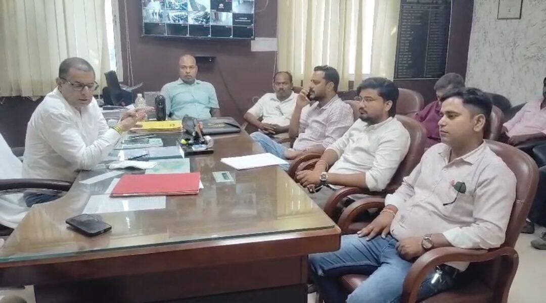नगर निगम के 46 वार्डों में सफाई व्यवस्था होगी और प्रभावी, डोर-टू-डोर कचरा संग्रहण पर जोर..... see more