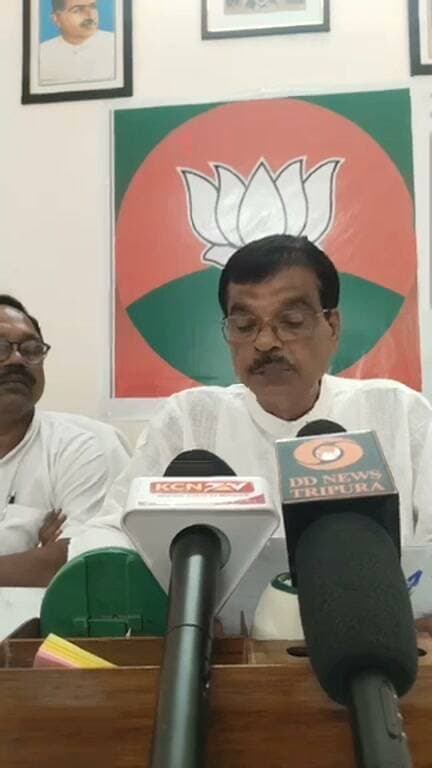 SIR নিয়ে বিজেপি খোয়াই জেলা কার্যালয়ে সাংবাদিক সম্মেলন, বক্তব্য রাখলেন পৌর পিতা দেবাশীষ নাথ শর্মা।।