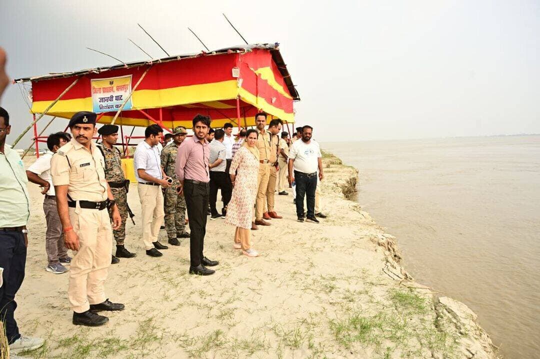 विक्रमशिला पुल बंद होने से पहले डीएम ने किया घाटों का निरीक्षण
फेरी सेवा और वैकल्पिक यातायात की तैयारियों का लिया जायजा
पुरी खबर कमेंट बॉक्स में....
.