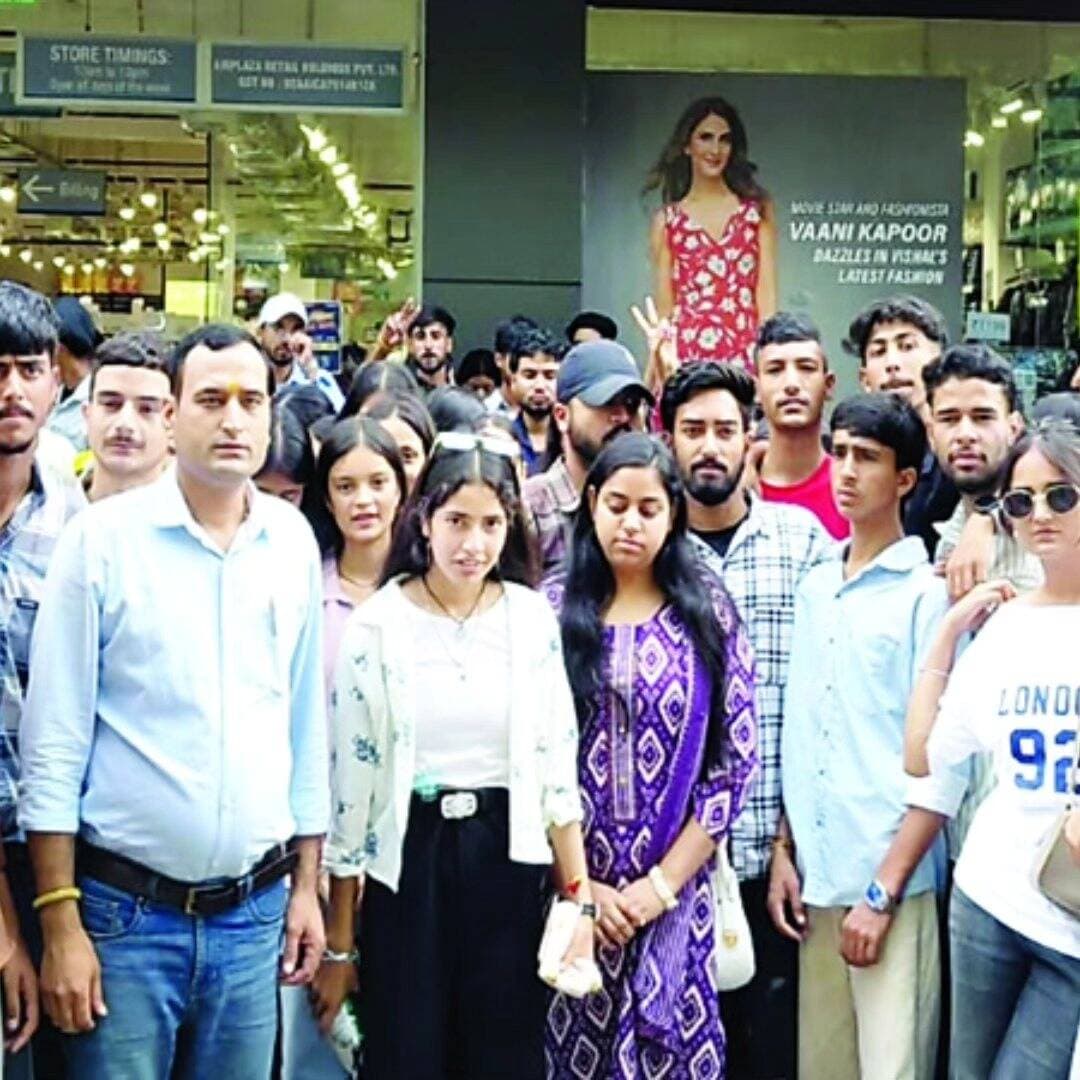 रिटेल कारोबार की बारीकियों से रू-ब-रू हुए छात्र
किताबी ज्ञान से बाजार तक चंबा कालेज के विद्यार्थियों ने किया औद्योगिक भ्रमण