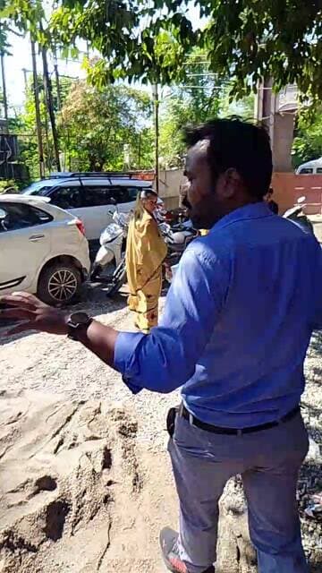 #haridwar : यह कैसे अर्धकुंभ सड़कों पर बह रहा शिविर का पानी, क्या स्कूलों में नहीं लगना चाहिए कुंभ का बजट, कमरे तीन कक्षा 5, एक कमरे में पड़ रही दो क्लास, सड़कों का भी बुरा हाल, जहां बनी हुई है सड़क वहां डल रही सड़क पर सड़क, क्या बोले पार्षद सोहित सेठी : देखें वीडियो
Haridwar Stambh Vasudev