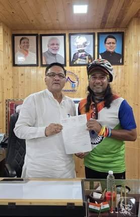 हल्द्वानी : 191 देशों का भ्रमण कर करीब दो लाख किलोमीटर की ऐतिहासिक यात्रा कर हल्द्वानी पहुंचे साइकिलिस्ट सोमेन देवनाथ* -