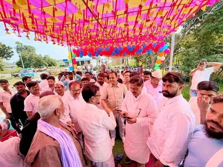 टेढ़ागाछ प्रखंड मुख्यालय निकट में उम्मती रेस्टोरेंट का शुभारंभ हुआ जिसमें मुख्य अतिथि बहादुरगंज विधानसभा के पूर्व विधायक अंजार धीमी एवं एनडीए विधायक प्रत्याशी भाई कलीमुद्दीन ने फिता काटकर उद्घाटन किया,स्थान फुलबड़ीया टू टेढ़ागाछ मेन रोड उत्तर ग्रामीण बैंक के निकट उम्मती रेस्टोरेंट प्रो० ज़ाकिर आलम,