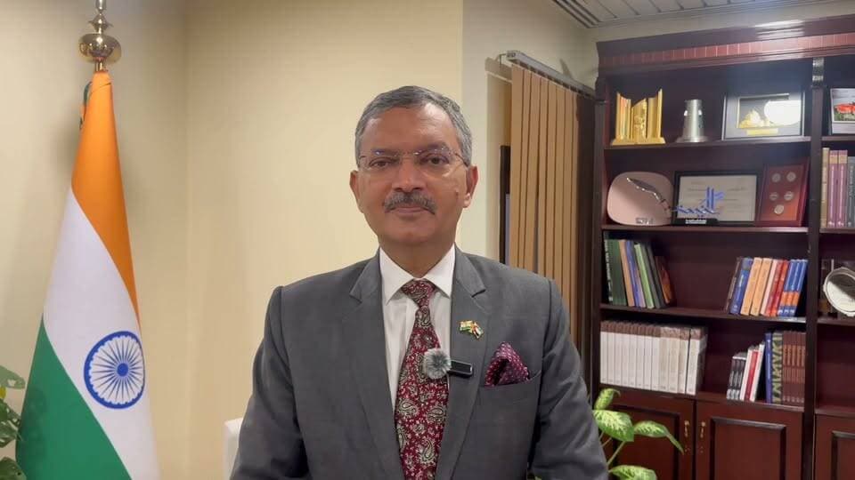 सुपरहीरो कैप्टन स्मित का स्वास्थ्य अपडेट UAE में भारत के राजदूत दीपक मित्तल
@d_mittal73
ने #CaptainSmit से की मुलाकात। कैप्टन स्मित अब होश में हैं। वह अभी बात कर रहे हैं । कैप्टन स्मित की फैमिली भी उनसे मिल चुकी है। फिलहाल खतरे की कोई बात नहीं है।