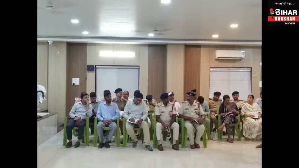 दुर्गापूजा-छठ को लेकर प्रशासन अलर्ट डीएम-एसपी ने की शांति समिति की बैठक,अधिकारियों को दिए कई दिशा निर्देश