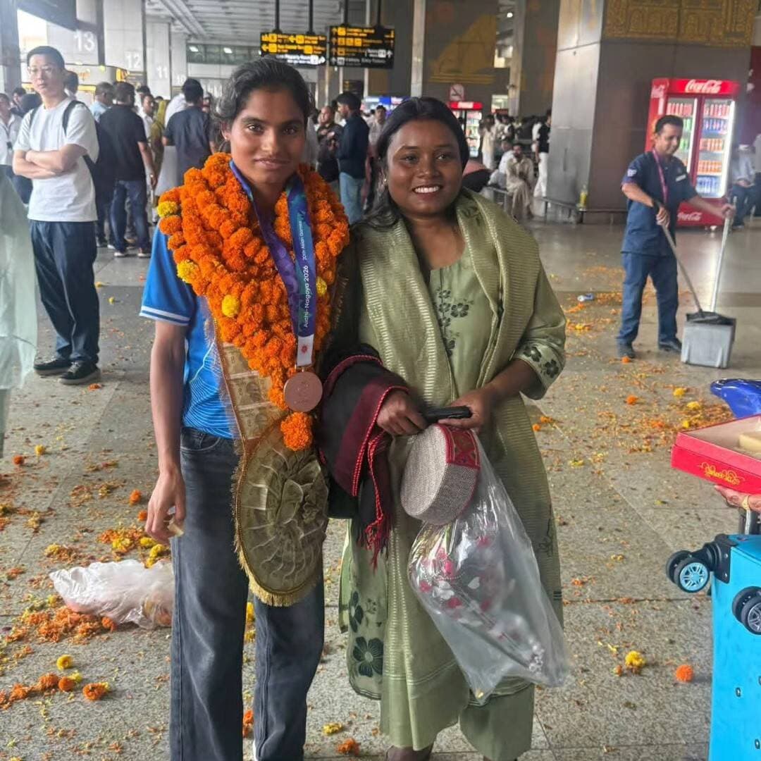 सीमा का दिल्ली एयरपोर्ट पर हुआ जोरदार स्वागत
<nis:link nis:type=tag nis:id=viralpost nis:value=viralpost nis:enabled=true nis:link/> <nis:link nis:type=tag nis:id=india nis:value=india nis:enabled=true nis:link/> <nis:link nis:type=tag nis:id=himachal nis:value=himachal nis:enabled=true nis:link/> <nis:link nis:type=tag nis:id=chamba nis:value=chamba nis:enabled=true nis:link/>