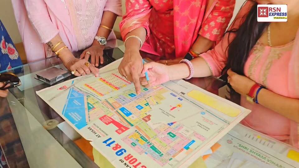 🔥 प्रॉपर्टी खरीदने प्रॉपर्टी डीलर के पास पहुंचीं महिलाएं—फिर ऐसा क्या हुआ? 😲🏠 देखिए पूरा वीडियो… 👀
निवेश प्रॉपर्टी हिसार...