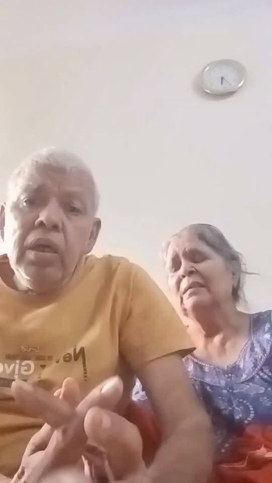 आगरा कमिश्नरेट के थाना मलपुरा की बड़ी लापरवाही के चलते एक वीडियो सामने आया है
70 बरस के सीनियर सिटीजन माता-पिता अपनी संतान से दुखी मलपुरा पुलिस को जान का दुश्मन बताया।