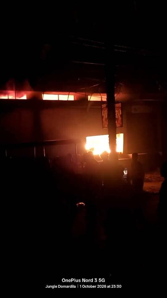 ब्रेकिंग देवरिया
➡️ रुद्रपुर कस्बे में दुकान में लगी भीषण आग
➡️ लाखों का सामान जलकर खाक
➡️ शॉर्ट सर्किट से आग लगने की आशंका
➡️ दमकल की गाड़ियों ने कड़ी मशक्कत के बाद पाया काबू
➡️ रुद्रपुर कोतवाली क्षेत्र के लाला वार्ड का मामला