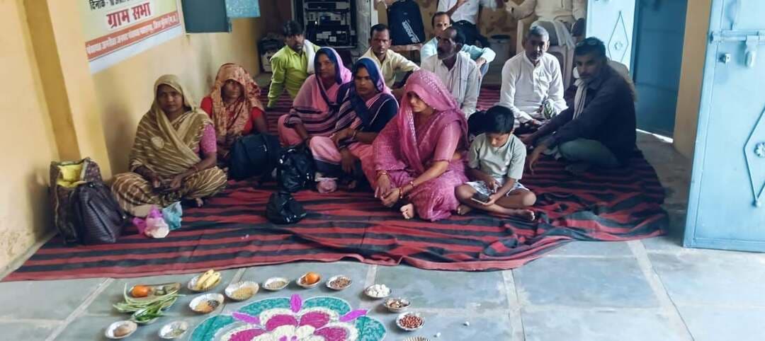 #SevaSankalpAbhiyan
स्वच्छता दिवस के अंतर्गत जप पहाड़गढ़ में रंगोली कार्यक्रम का आयोजन किया गया। वहीं ग्राम पंचायत ब्रजगड़ी में स्वच्छता शपथ एवं संवाद कार्यक्रम के माध्यम से लोगों को स्वच्छता के प्रति जागरूक किया गया।
आइए, स्वच्छता को अपनी जिम्मेदारी बनाएं और मिलकर स्वच्छ एवं स्वस्थ समाज का निर्माण करें। 🙏🌱
#SwachhataDiwas #CleanlinessDrive #SwachhBharat #CommunityService #SocialAwareness #CleanIndia #PublicAwareness #Morena #MadhyaPradesh Jansampark Madhya Pradesh