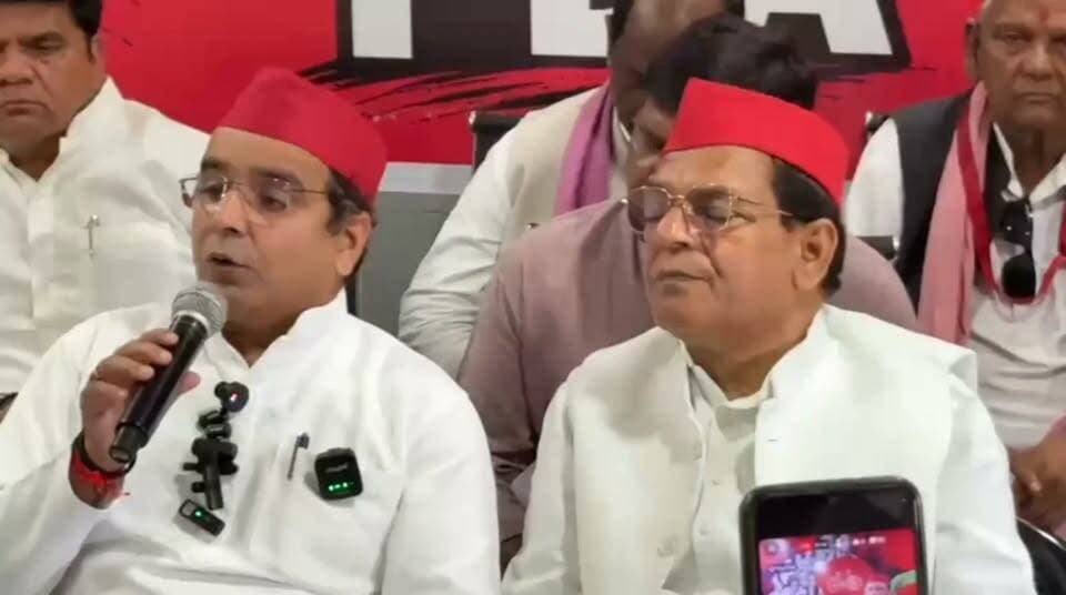 सपा सांसद धर्मेंद्र यादव बोले- जनता खड़ी होगी तो बदलने पड़ेंगे फैसले, गांधी जयंती पर इंडिया एलायंस का CEC के खिलाफ अभियान शुरू, 6 अक्टूबर को संसद से चुनाव आयोग तक मार्च
https://abckhabar.in/?p=8690
