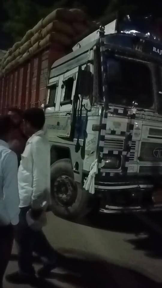 शाहाबाद अनाजमंडी में धान की उठान हुई शुरू, एस डी एम शम्भू राठी भी रहे मौजूद