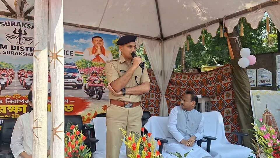 ঝাড়গ্রাম জেলা পুলিশের উদ্যোগে দুর্গা সুরক্ষা স্কোয়াড “এর শুভারম্ভ,কি বললেন জেলা পুলিশ সুপার মানব সিংলা