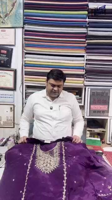 #Suit का यूनिक कलेक्शन खरीदें रामदास मोहनलाल माहेश्वरी बजाज से: 9045330069