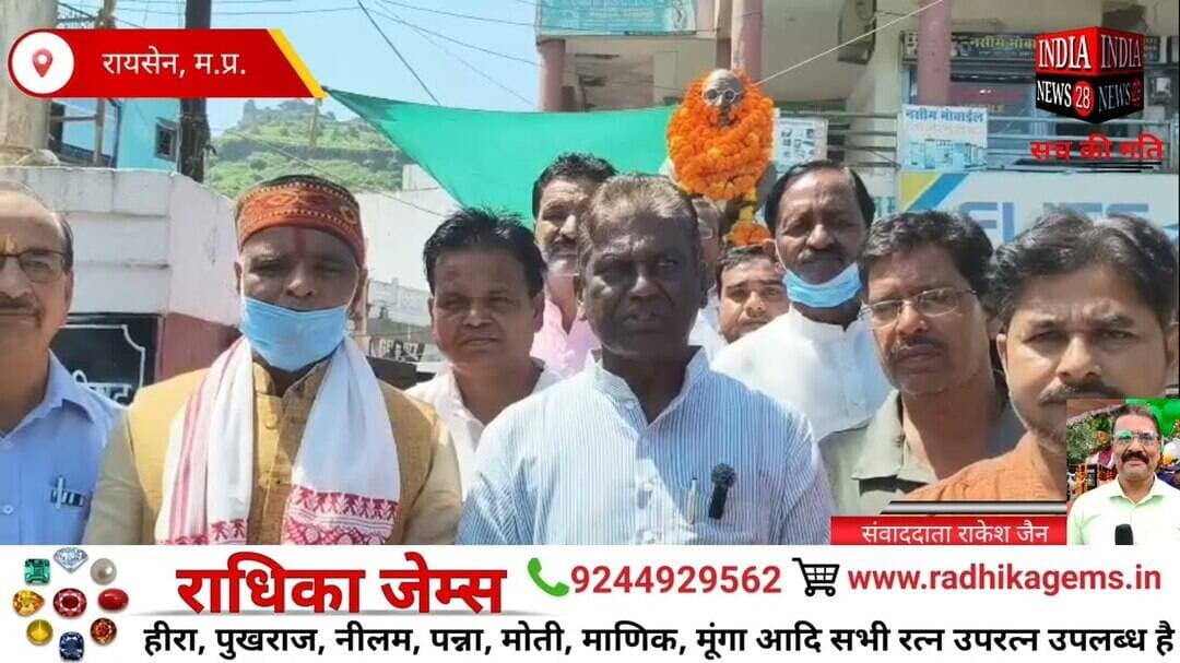 गांधी जयंती और पूर्व प्रधानमंत्री लाल बहादुर शास्त्री की जयंती पर महामाया चौक पर कार्यक्रम